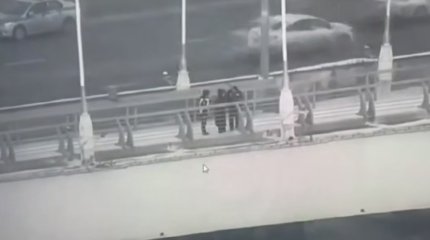 16-летняя астанчанка пыталась сброситься с моста из-за ссоры с родными