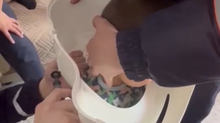 Столичным спасателям пришлось «выпиливать» ребёнка из горшка