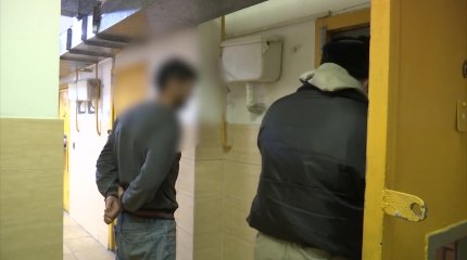 Алматы облысында адам зорлаған күдікті сот залынан қашып кетті