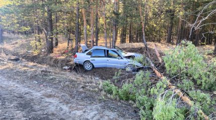 Водитель легковушки погиб на трассе в области Абай