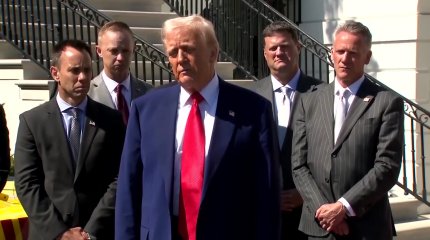 Трамп: «Бүкіл әлем басшылары менің алдымда құрдай жорғалады»