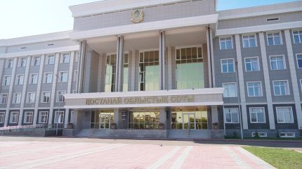 Многодетный отец из Костаная не может добиться страховых выплат после гибели жены и дочери