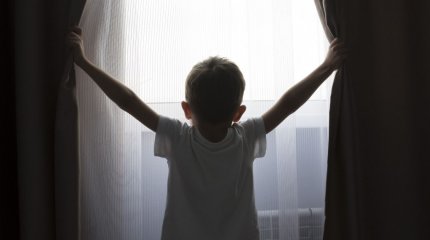 Көкшетауда тұрғын үйдің терезесінен құлаған 5 жастағы бала көз жұмды