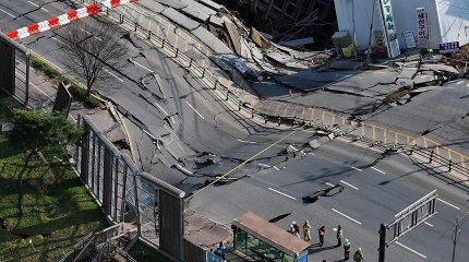 Строящееся метро обрушилось в Корее: тысячи людей эвакуируют