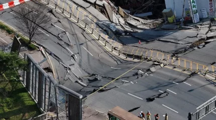 Метро салынып жатқан: Оңтүстік Кореяда жол опырылды