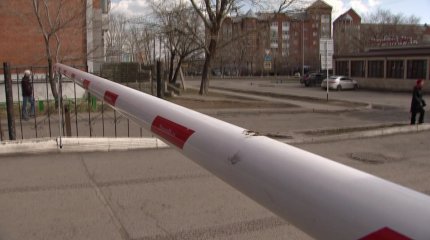 Көпқабатты тұрғын үй ауласына шлагбаум орнату қаншалықты заңды?