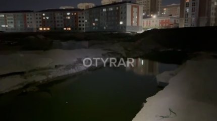 Первоклассник провалился в неогороженный котлован с водой и погиб в Шымкенте