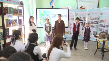 Жеңістің 80 жылдығы және Ә.Молдағұлованың 100 жылдық мерейтойына орай жылжымалы көрме ұйымдастырылды