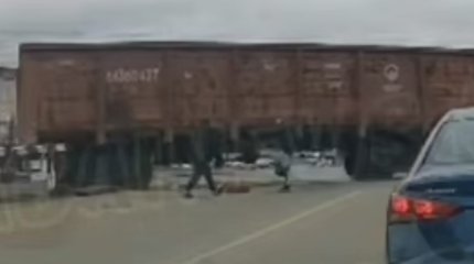 Поезд переехал женщину в Семее (ВИДЕО)