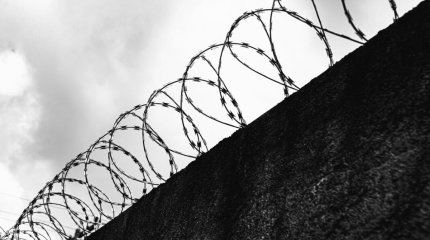 Францияда бірнеше түрмеге шабуыл жасалды