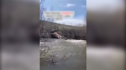 Абай облысында аспалы көпір үзіліп, 3 адам көз жұмды