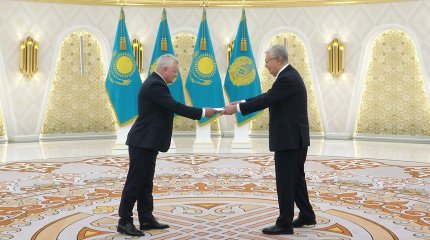 Новые послы семи государств встретились с Главой государства