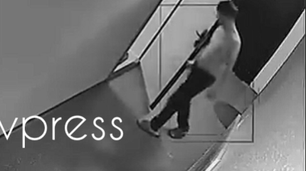 Гуляет по подъезду с ножом в руке: на опасного соседа пожаловались в одном из ЖК Алматы