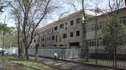 Алматыда 700 орындық мектептің қосымша ғимараты салынып жатыр