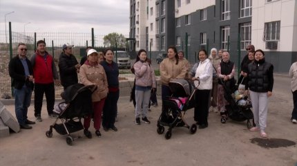 Жители нового ЖК в Алматы жалуются на затопленные фекалиями подвалы