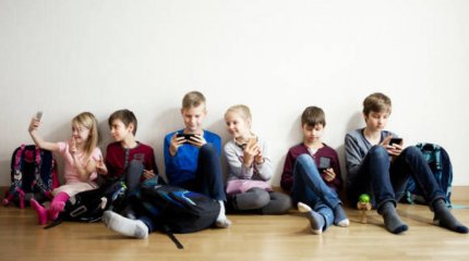 Елімізде балаларды қауіпті контенттен қорғайтын сим-карта іске қосылды