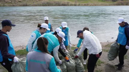 «AMANAT» партиясының белсенділері Іле өзенінің жағасын тазалады