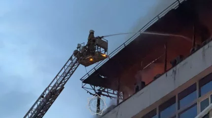 Алматыда алты қабатты ғимарат өртенді