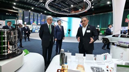 Президент «Таза Қазақстан» экофестиваліне арналған көрмені тамашалады