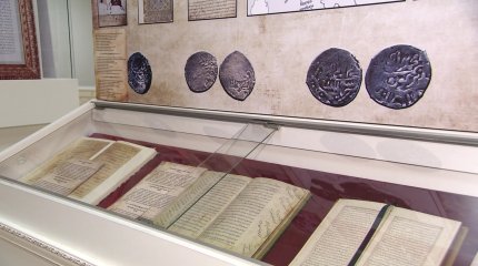 Қолжазбалар және сирек кездесетін кітаптар орталығында 300 жылдық тарихы бар кітаптар сақталған