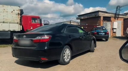 Абай облысында 10 млн теңге қарызы бар борышкердің көлігі айып тұрағына қойылды