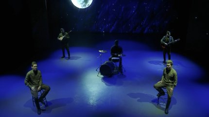 Артисты ВКО исполнили военные песни под аккомпанемент национальных инструментов