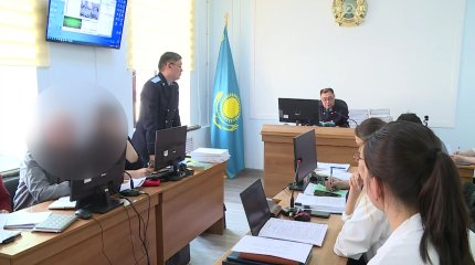 Били плеткой, кочергой и шваброй: патронатную семью в Караганде судят по делу об истязании детей