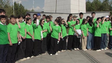 «Астана - есірткісіз қала» челленджін қолдап, жасөспірімдер флешмоб өткізді