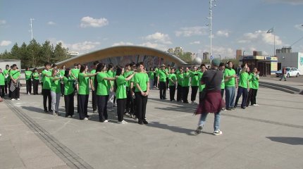 Масштабный флешмоб в Астане: школьники выстроились в надпись «Таза Қазақстан»