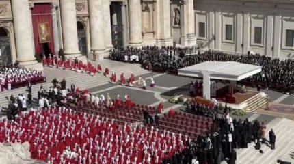 Церемония похорон Папы Римского началась в Ватикане
