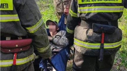 Строительная балка рухнула на жителя Уральска