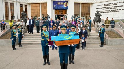Астанаға Қорғаныс министрлігінің әскери бортымен қазақстандық ҰОС жауынгерлерінің сүйектері жеткізілді