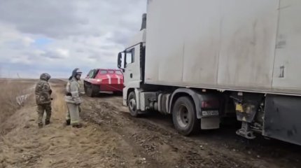 Иностранец на фуре попал в грязевую «западню» в Костанайской области