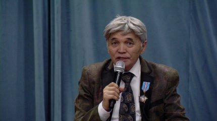 Астанада студенттер ақын, мәдениет қайраткері Бақытжан Тобаяқовпен кездесті