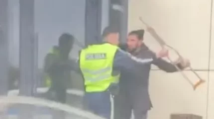 Астанада мешіт маңында мүгедектігі бар ер адам мен полицей арасындағы жанжал видеоға түсіп қалды