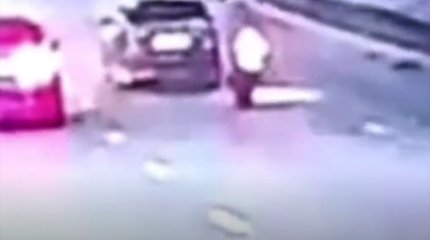 Алматыда мас күйде мотоцикл тізгіндеген азамат 2 жұмысшыны қағып өлтірді