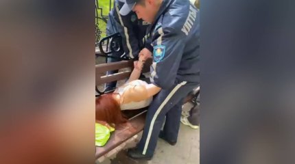 Елордада ұландықтар ұстамасы бар қызды құтқарып қалды