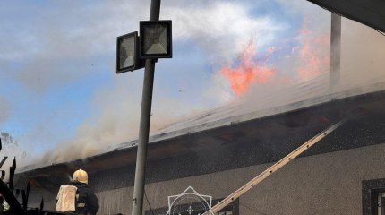 Склад и частный дом сгорели в Алматы