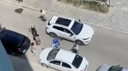 Алматыда аулада 7 жасар баланы көлік қағып кетті