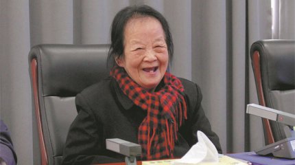 Қытайлық зейнеткер 72 жасында білім алуды бастап, үш диплом алды