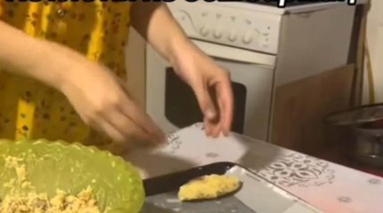 Казахстанка приготовила котлеты из бешбармака