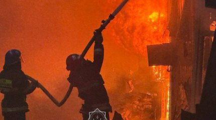 Сильный пожар на складе в Астане удалось локализовать