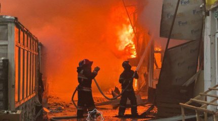 Склад ангарного типа горит в Астане