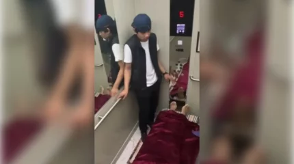 Астанада «өлікпен» ойнаған блогер көптің сынына қалды