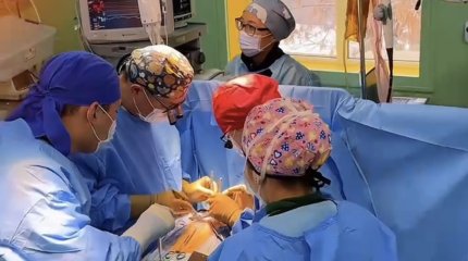 Женщину с редкой опухолью сердца спасли алматинские врачи