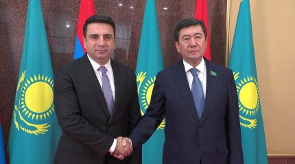 Ерлан Кошанов встретился с Председателем Национального Собрания Армении