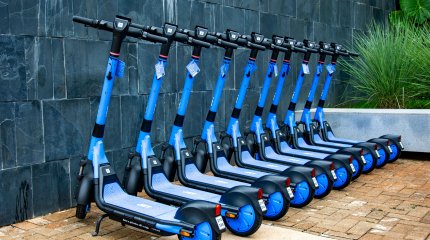 Номера на электросамокатах предложили увеличить в МВД