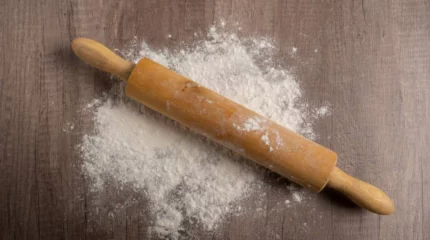 Асырап алған баласын оқтаумен сабаған ана сотталды