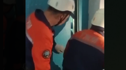 6 человек застряли в лифте в Таразе: им потребовалась помощь спасателей