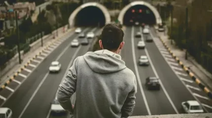 Қостанайлық студент көпірден секірмек болған ер адамды құтқарып қалды